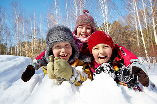 otroci na snegu